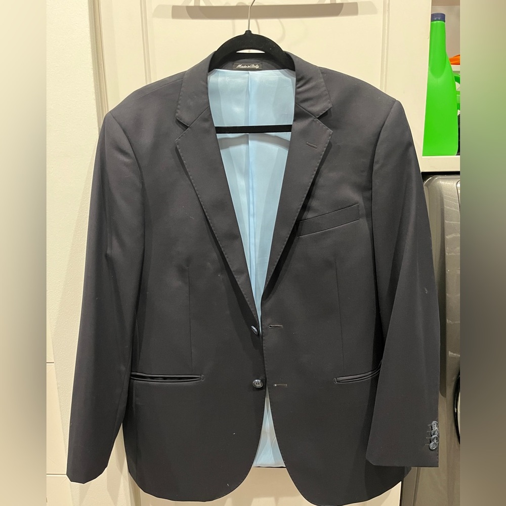 Bresciani navy Italian suit

(Navy Blue Suit with light blue satin in coating)